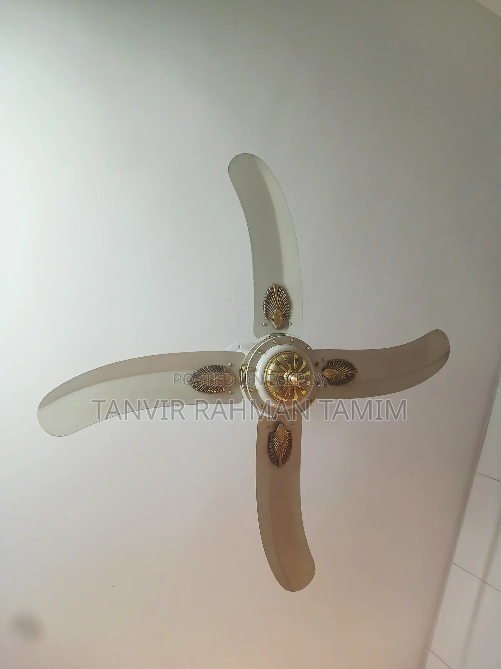 লাক্সারি ফ্যান ( ৪ ব্লেড )