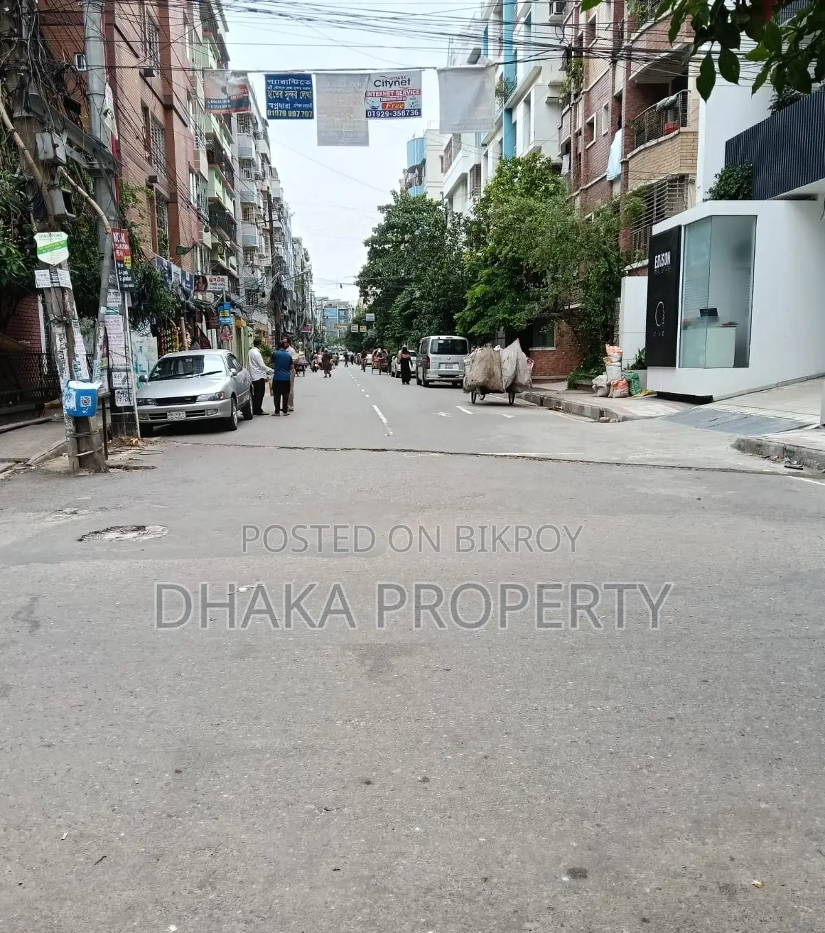300ft Road 3 Katha Park North at Sector-11