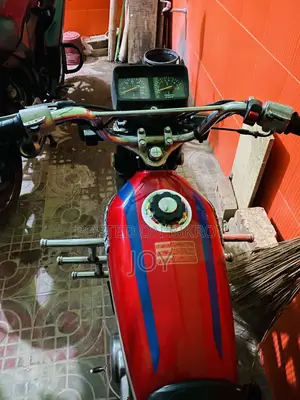 Honda 2005 Red