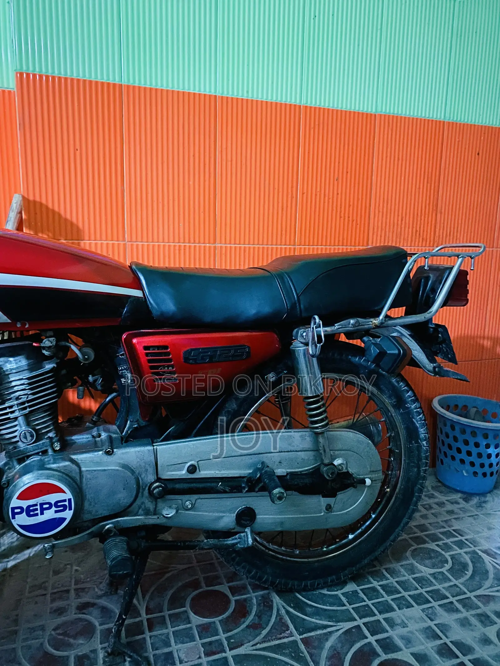 Honda 2005 Red