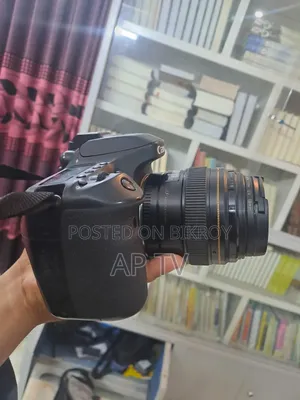 Canon 80d, Lens 85mm, 2 battery, Memory 64gb, Charger, Bag, Strap