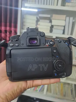 Canon 80d, Lens 85mm, 2 battery, Memory 64gb, Charger, Bag, Strap