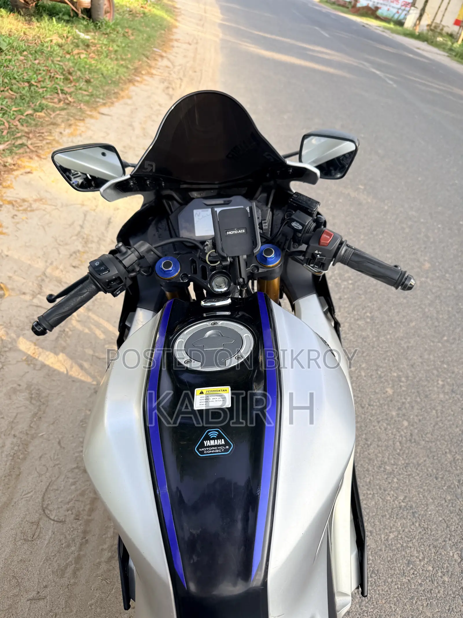 Yamaha R15M 2023 Silver