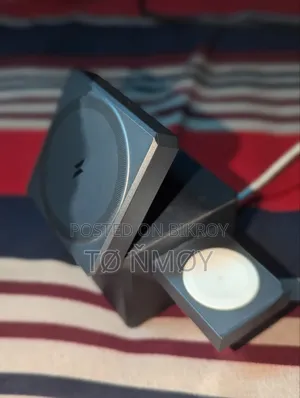 "Anker MagSafe 3-in-1 Wireless Charger (Model Y1811)".