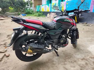 বাজাজ পালসার ১৫০ ২০২২ ব্ল্যাক