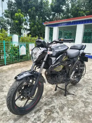 সুজুকি গিক্সার ২০২২ কালো