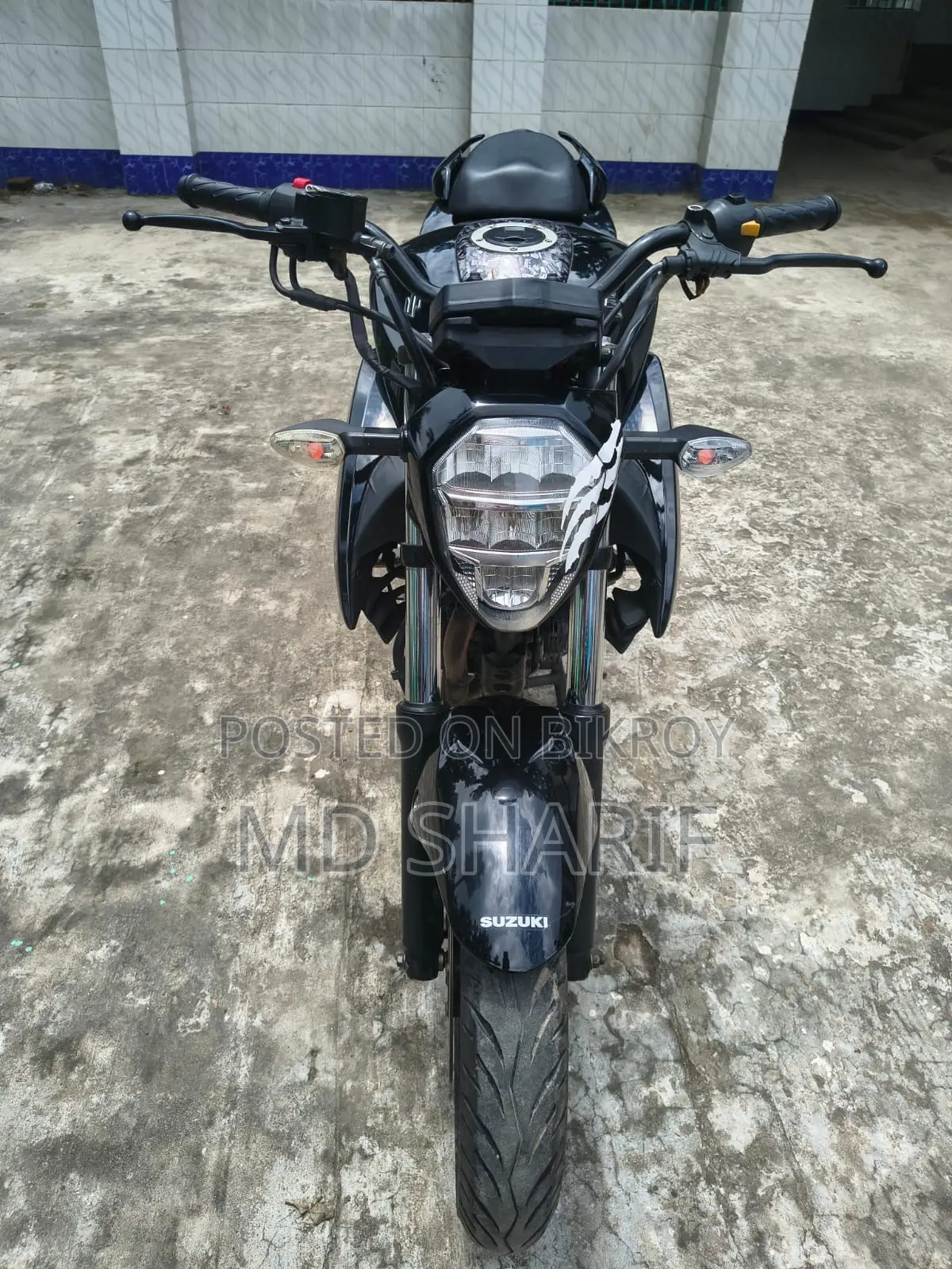 সুজুকি গিক্সার ২০২২ কালো