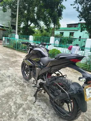 সুজুকি গিক্সার ২০২২ কালো