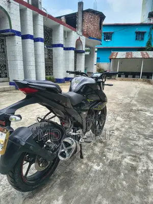 সুজুকি গিক্সার ২০২২ কালো