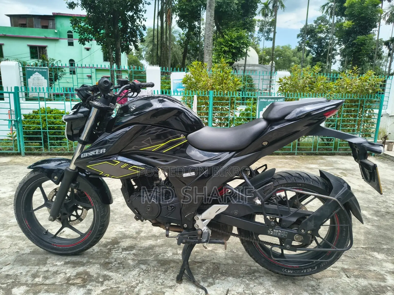 সুজুকি গিক্সার ২০২২ কালো