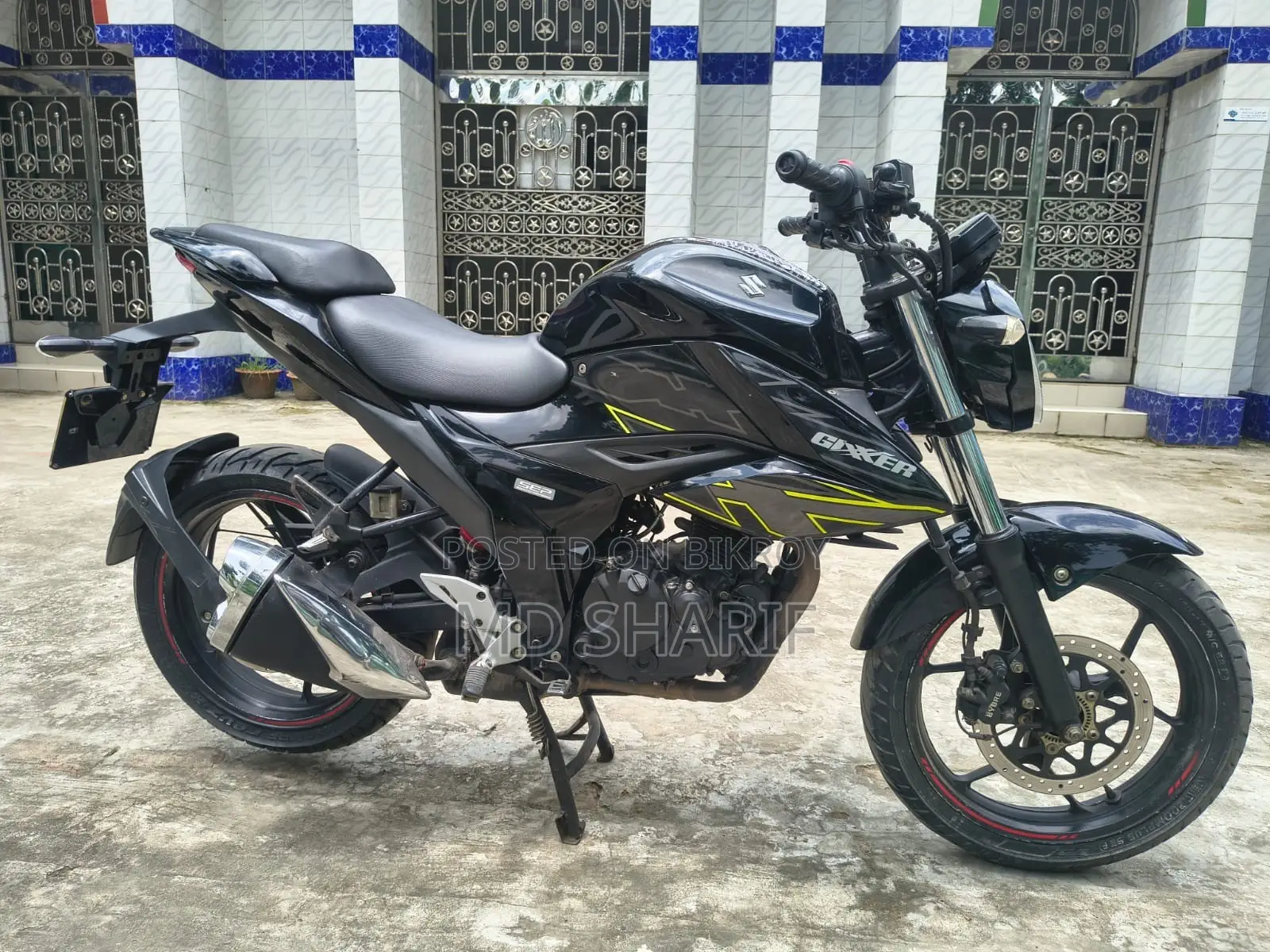 সুজুকি গিক্সার ২০২২ কালো