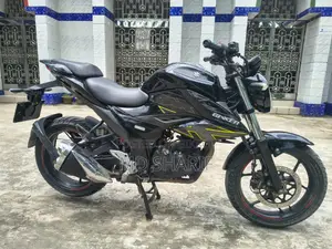 সুজুকি গিক্সার ২০২২ কালো