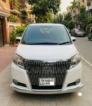 টয়োটা নোয়া ২.০ এফডব্লিউডি (৭ সিটার) ২০১৪ সাদা