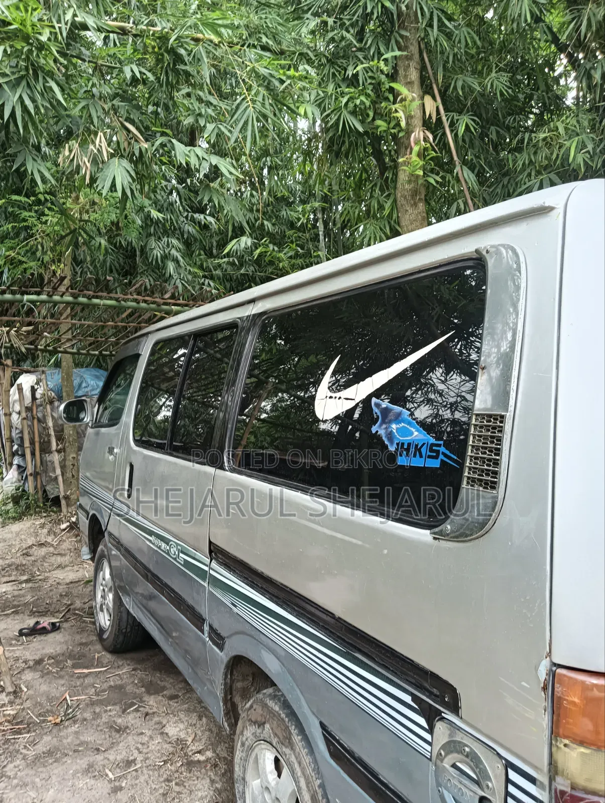 Toyota HiAce 2004 White