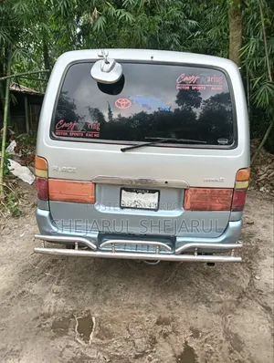 Toyota HiAce 2004 White