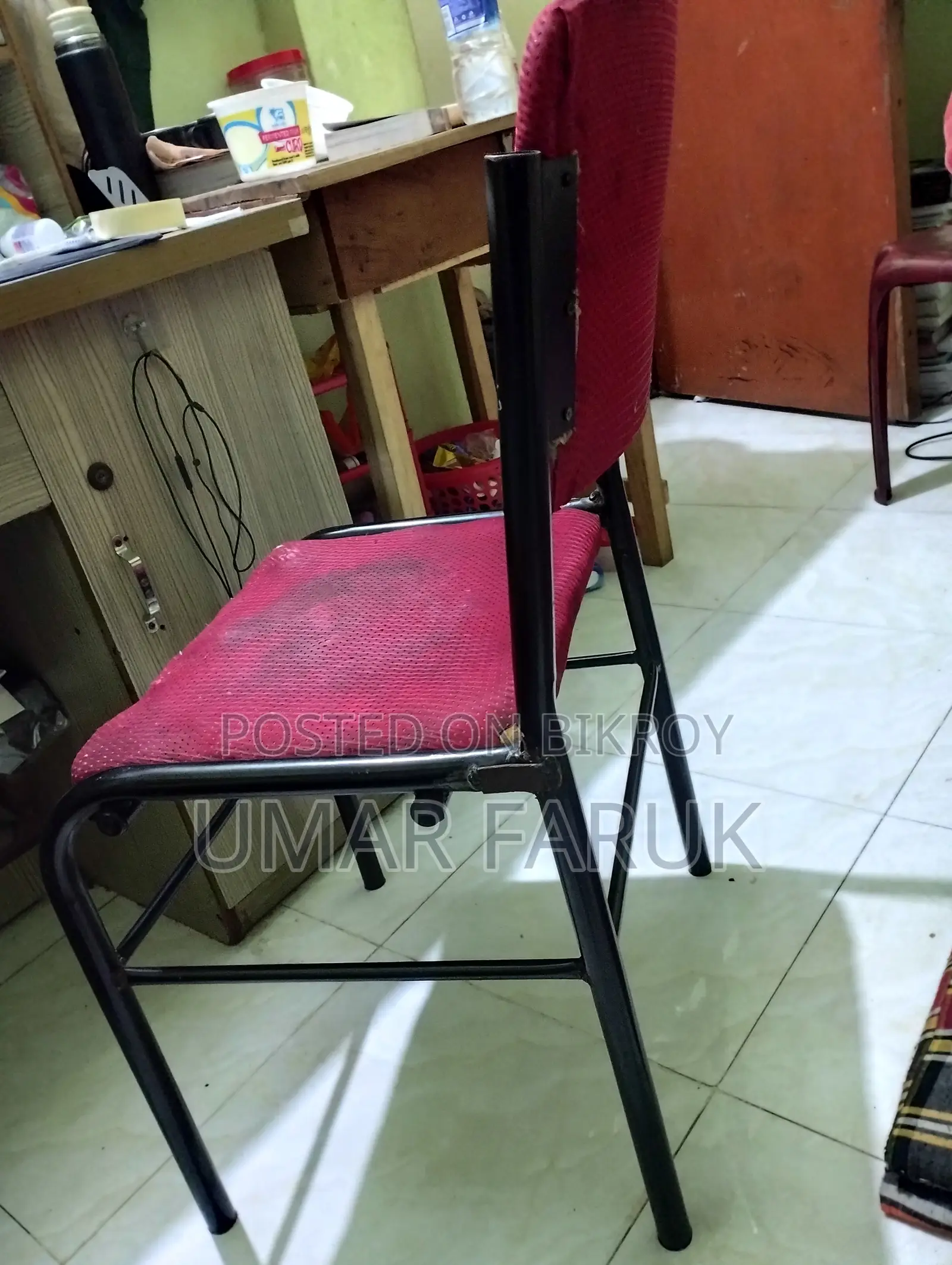 মেটাল রিডিং চেয়ার