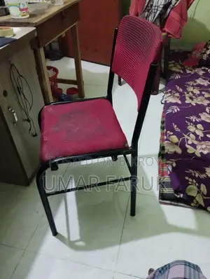 মেটাল রিডিং চেয়ার