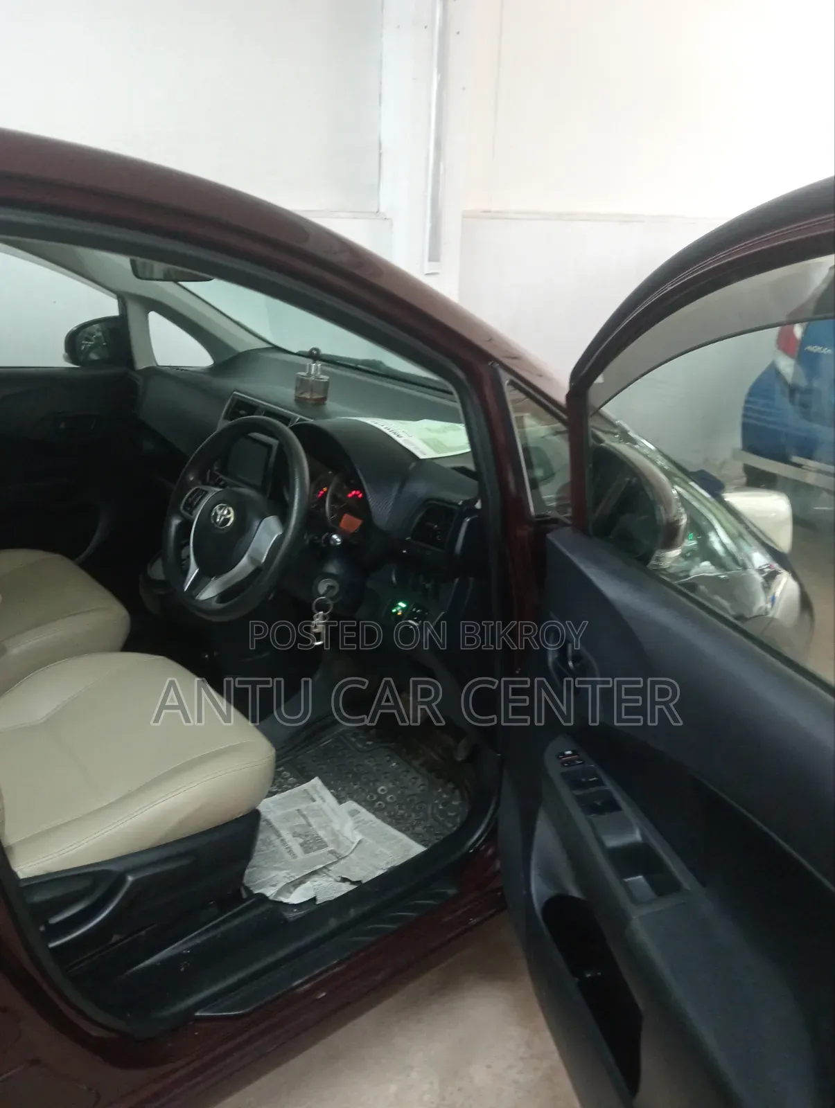 Toyota Ractis 2011 Brown