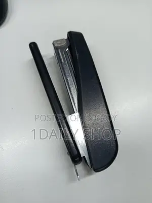 বিক্রির জন্য স্টেপলার মেশিন।