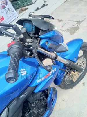 সুজুকি গিক্সার ২০২২ নীল
