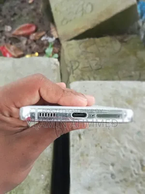 স্যামসাং গ্যালাক্সি এস২২ ৫জি ২৫৬ জিবি সাদা