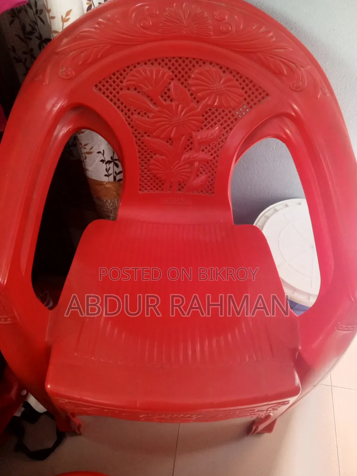 প্লাস্টিকের চেয়ার