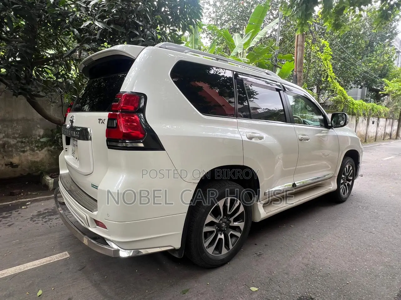 টয়োটা ল্যান্ড ক্রুজার প্রাডো ২০১৮ পার্ল