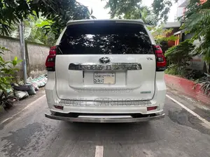 টয়োটা ল্যান্ড ক্রুজার প্রাডো ২০১৮ পার্ল