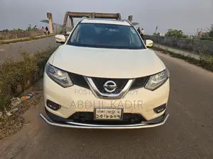 Nissan X-Trail ২.০ হাইব্রিড এফডব্লিউডি ২০১৫ পার্ল