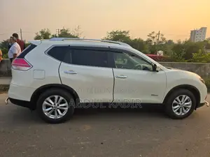 Nissan X-Trail ২.০ হাইব্রিড এফডব্লিউডি ২০১৫ পার্ল