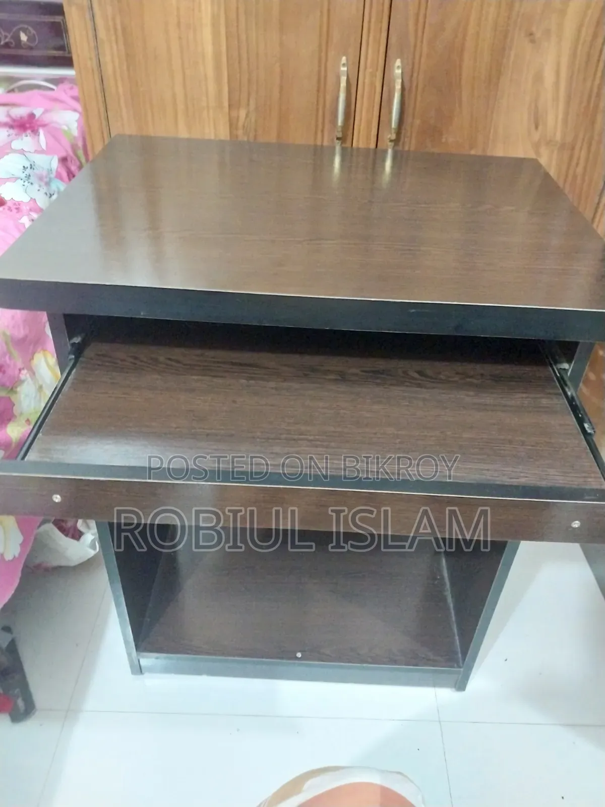 কম্পিউটার টেবিল