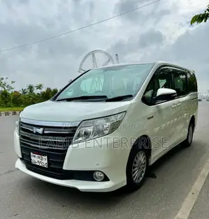 টয়োটা নোয়া ১.৮ এফডব্লিউডি হাইব্রিড (৭ সিটার) ২০১৪ পার্ল