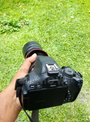 Canon 700D Camera + Zoom Lens 55-250 Mm