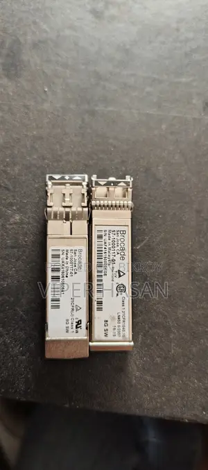 ব্রোকেড ৮জি সুইচ