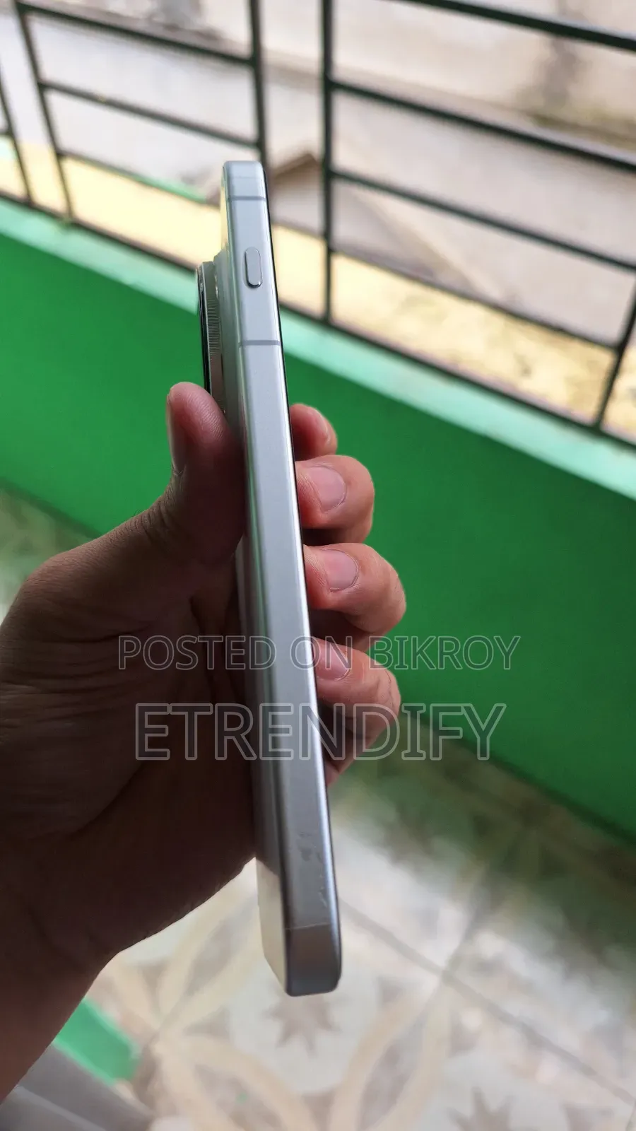 ভিভো এক্স৩০০ প্রো ৫১২ জিবি সাদা