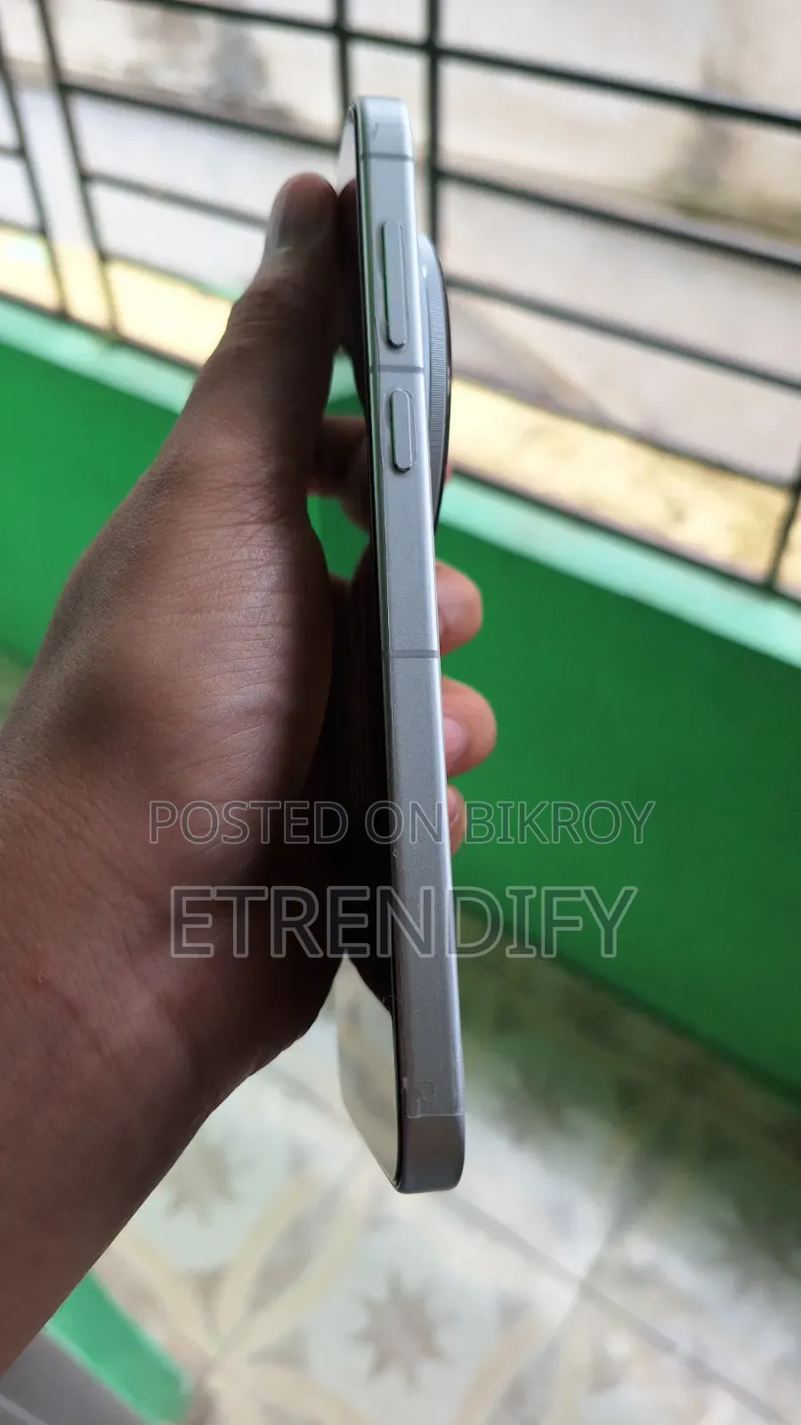 ভিভো এক্স৩০০ প্রো ৫১২ জিবি সাদা