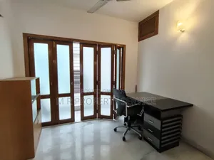বনানীতে ৩ বেডরুমের ফার্নিশড অ্যাপার্টমেন্ট ভাড়ার জন্য