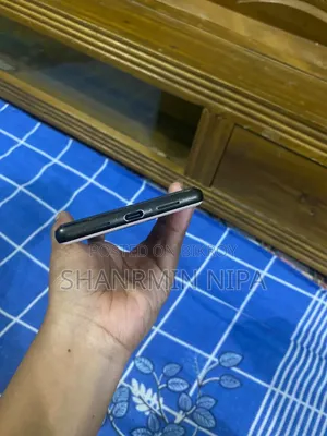 মোবাইল ফোন ১২৮ জিবি সাদা