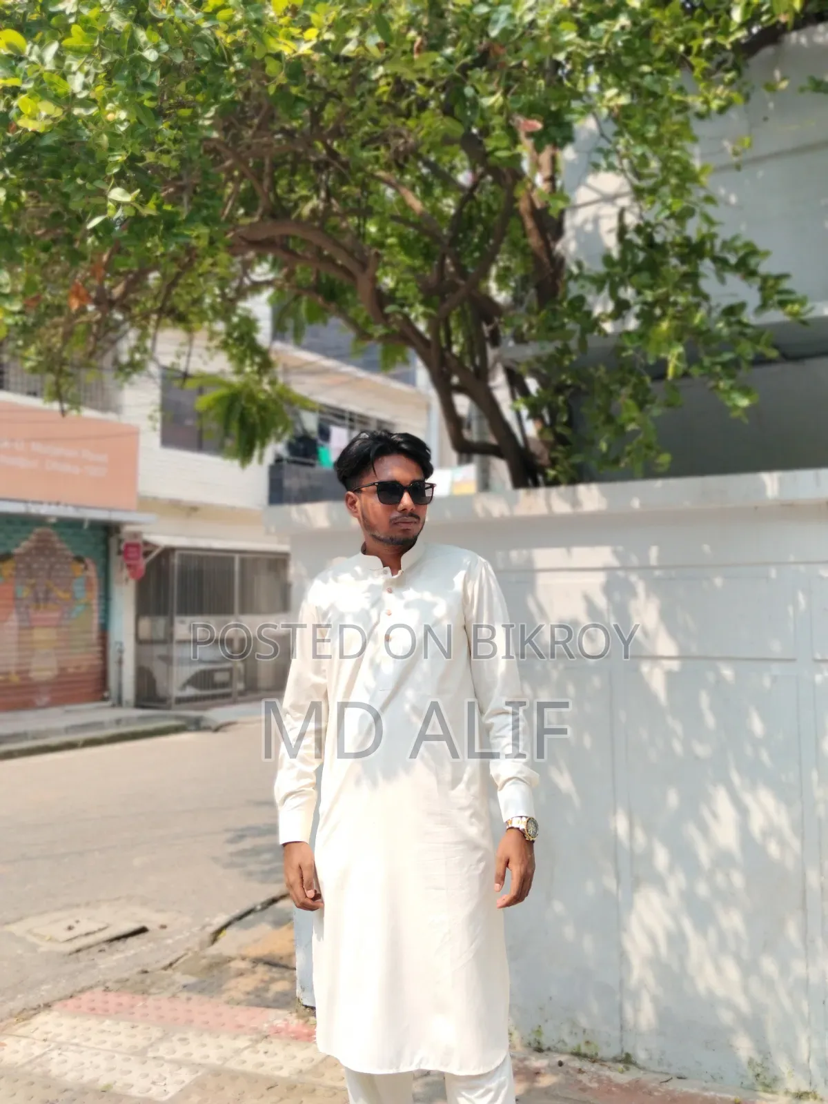 অভিজ্ঞতা, যেমন সেলস মার্কেটিং এবং মডারেটর