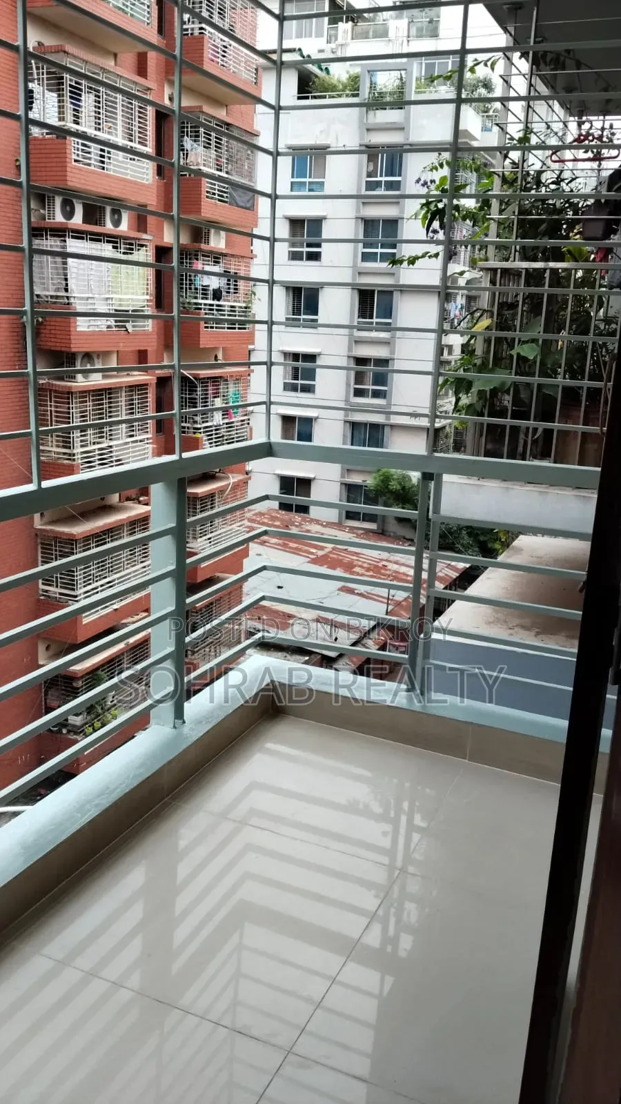 উত্তরায় সোহরাব রিয়্যালটিতে ৩ বেডরুমের ফার্নিশড অ্যাপার্টমেন্ট বিক্রয়ের জন্য