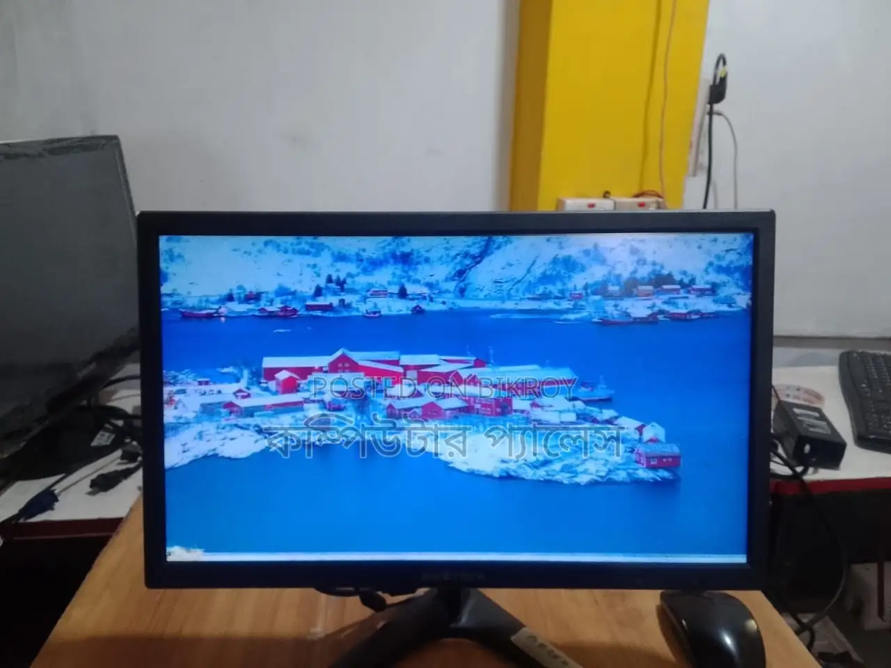 ইনোভটেক এলইডি ওয়ান শেড ১৯" মনিটর