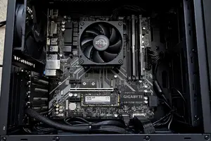 Desktop Computer Gigabyte 8GB AMD Ryzen 5 SSD 128GB