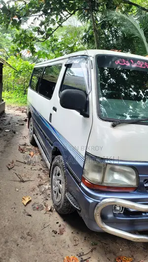 Microbuses 2003 White