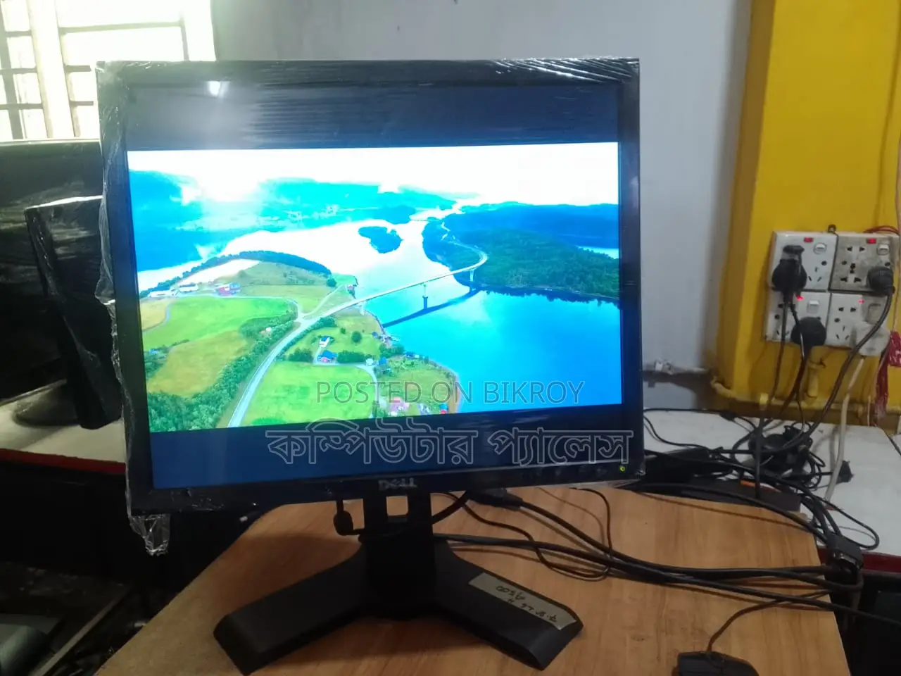 ডেল ১৯ ইঞ্চি ফুল ফ্রেশ হাইড্রোলিক মনিটর