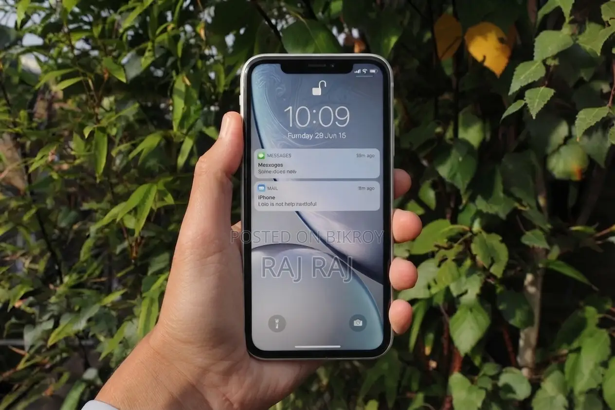 Apple iPhone XR 64 GB White