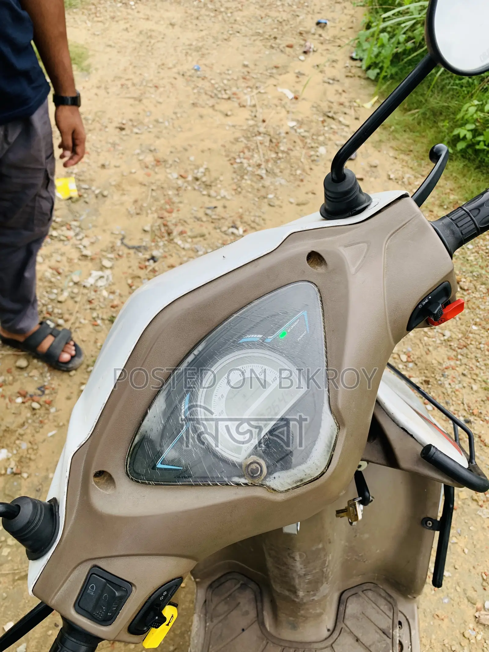 টিভিএস উইগো ২০১৯ সাদা
