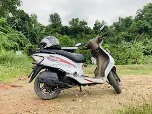 টিভিএস উইগো ২০১৯ সাদা