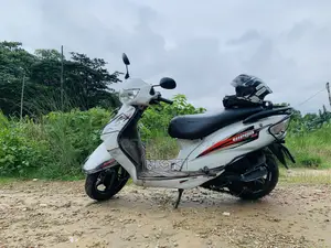 টিভিএস উইগো ২০১৯ সাদা