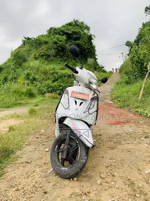 টিভিএস উইগো ২০১৯ সাদা