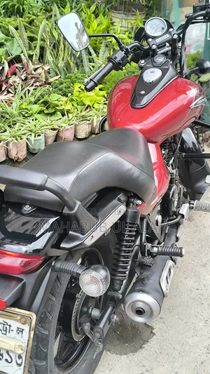 বাজাজ এভেঞ্জার ১৬০ স্ট্রিট ২০২১ লাল